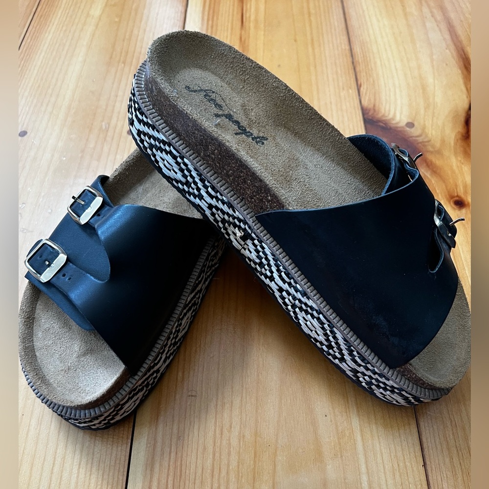 New Free People Caravelle Cork
Footbed Sandals Size 40. NWOT